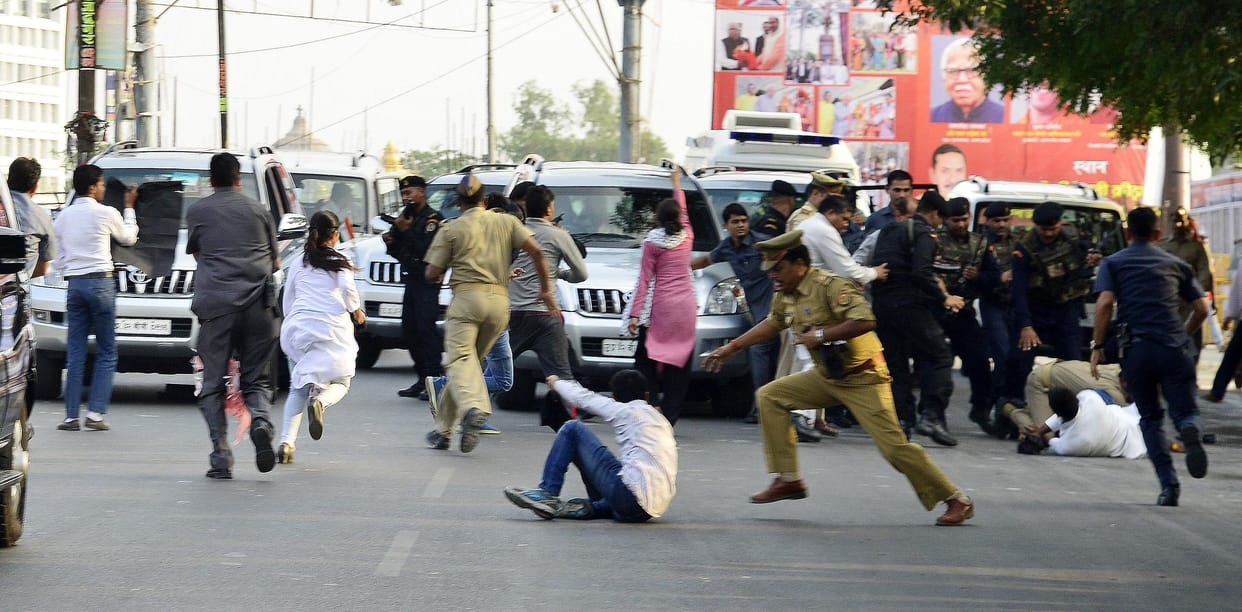 eight students suspended in lucknow university for protesting chief minister