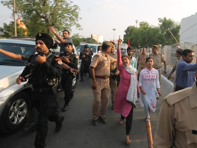 students stop chief minister adityanath vehicles in Lucknow.