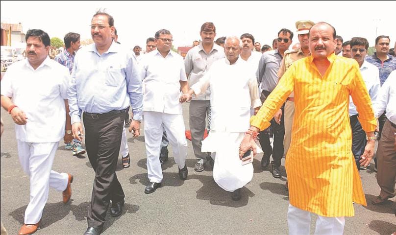 Aligarh, Kalyan leaves for Lucknow