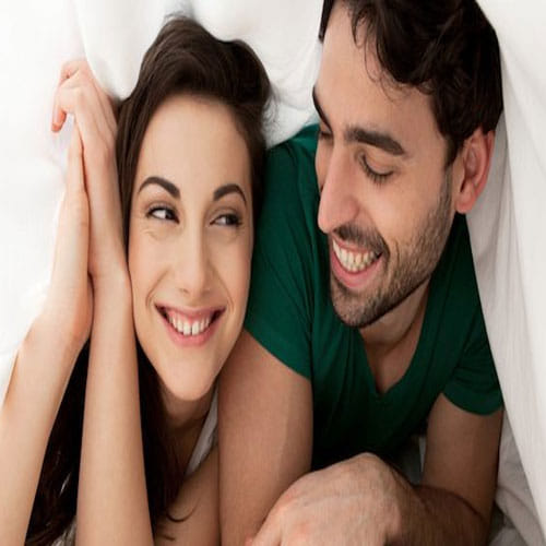 Know about the reasons why boys always attract towards mature girls
