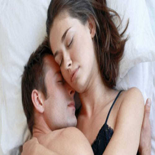 Know about the reasons why boys always attract towards mature girls