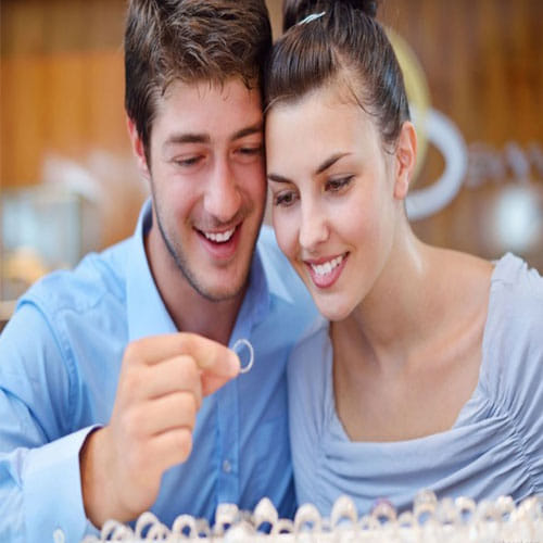 Know about the reasons why boys always attract towards mature girls