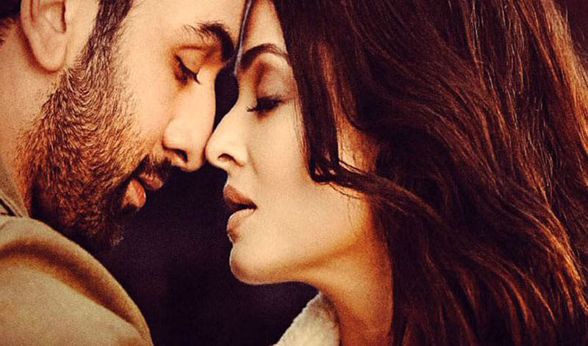 Know about the reasons why boys always attract towards mature girls
