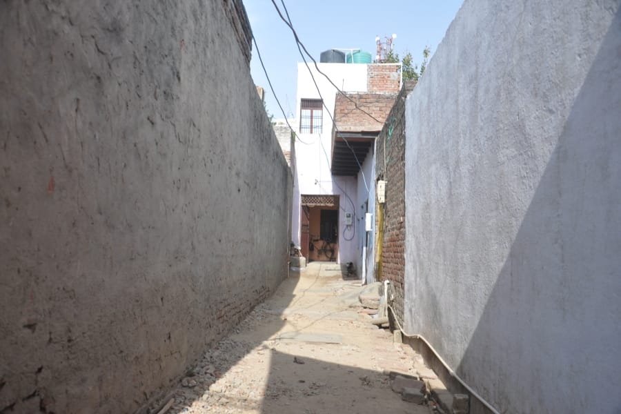 lovers body found at girls home in agra