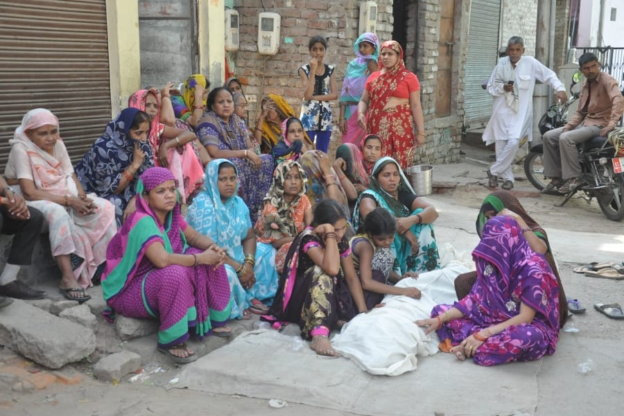 agra police is investigating for honor killing or death of lovers 