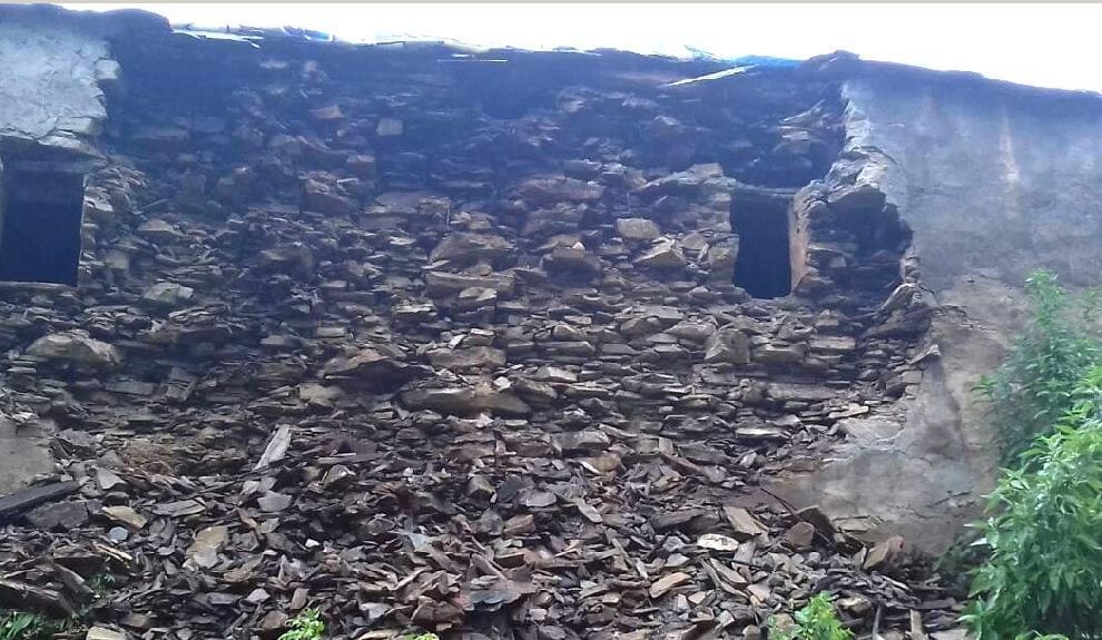   poor lady lost her house in rain in uttarakhand