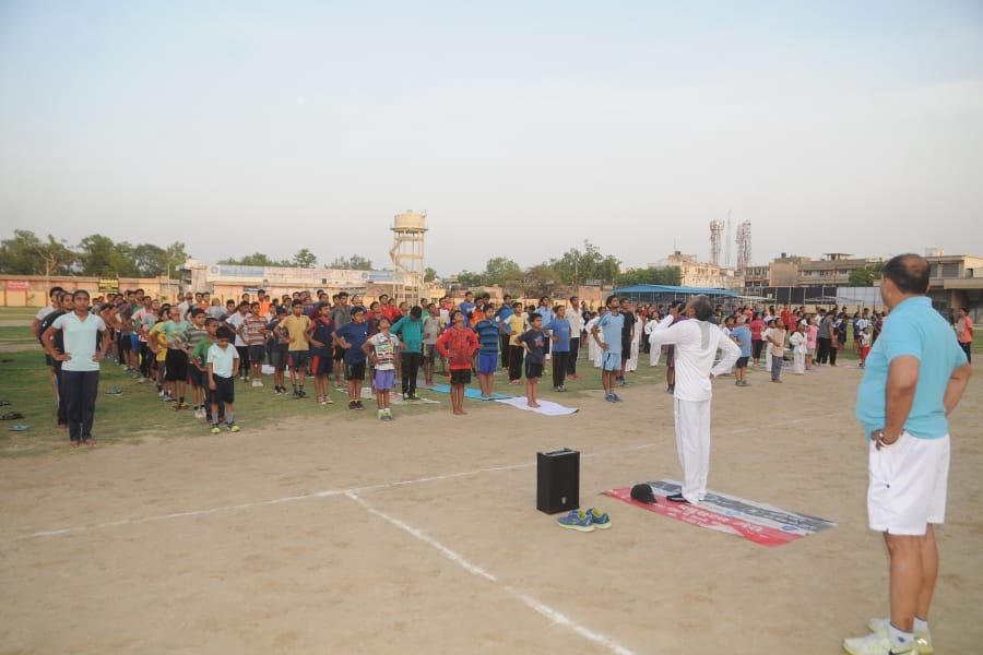 in agra yog ambassador is being given training for world yoga day