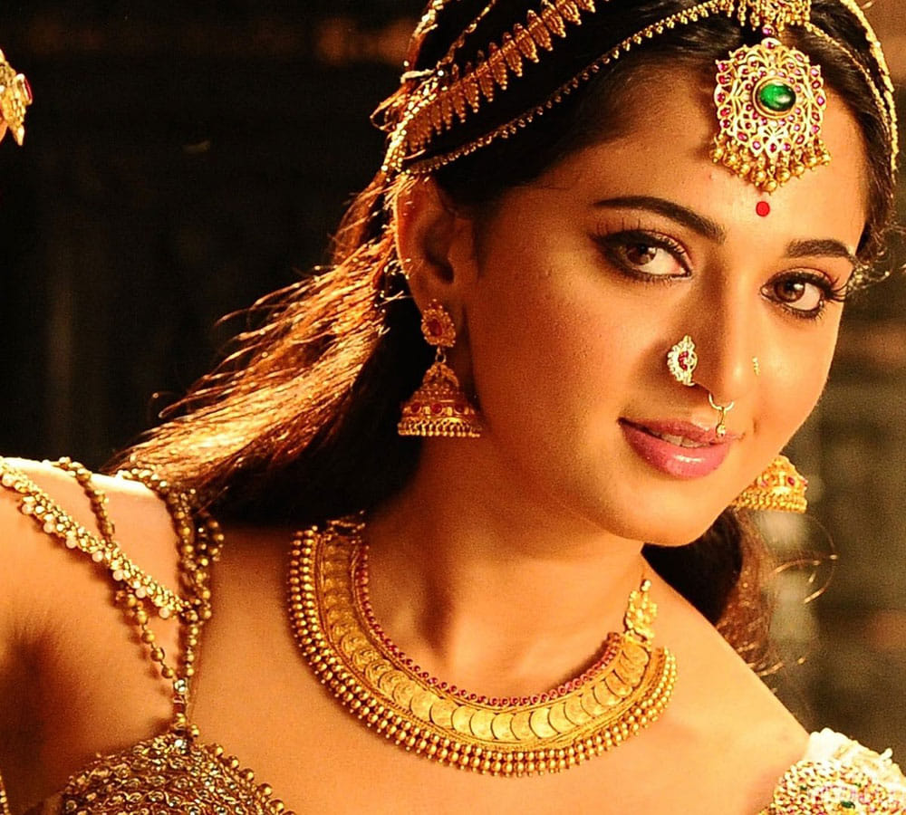 Anushka Shetty dons a sexy avatar for her next with Prabhas saaho