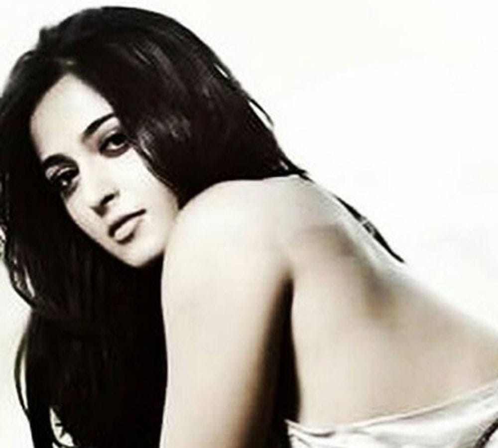 Anushka Shetty dons a sexy avatar for her next with Prabhas saaho