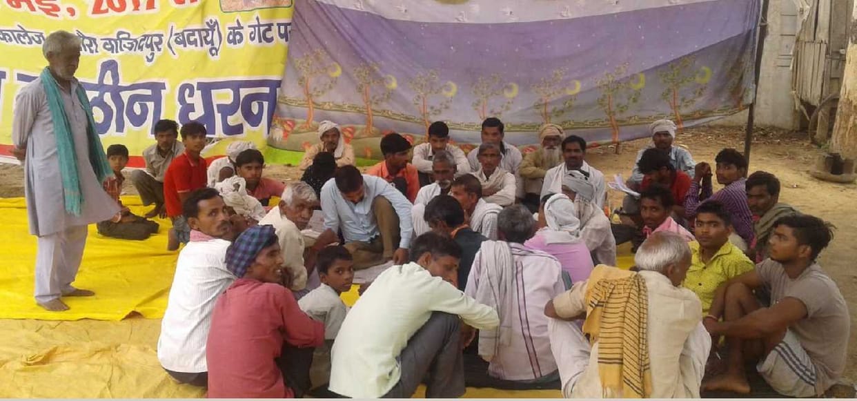 Farmers sitting on dharna for 20 days are not ready to retreat