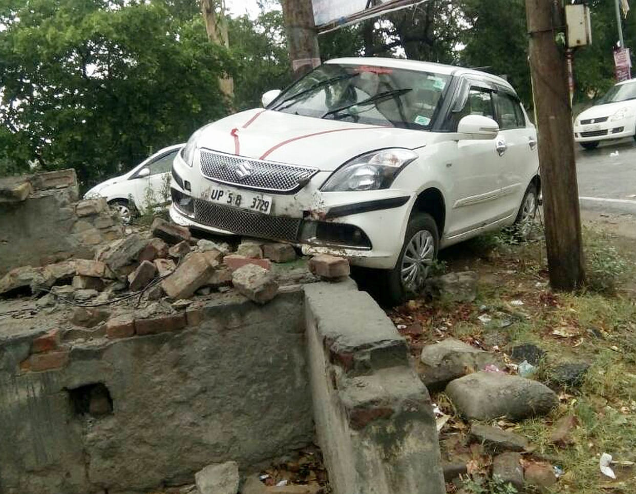 Uncontrolled car in police post.