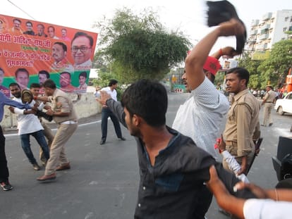 eight students suspended in lucknow university for protesting chief minister