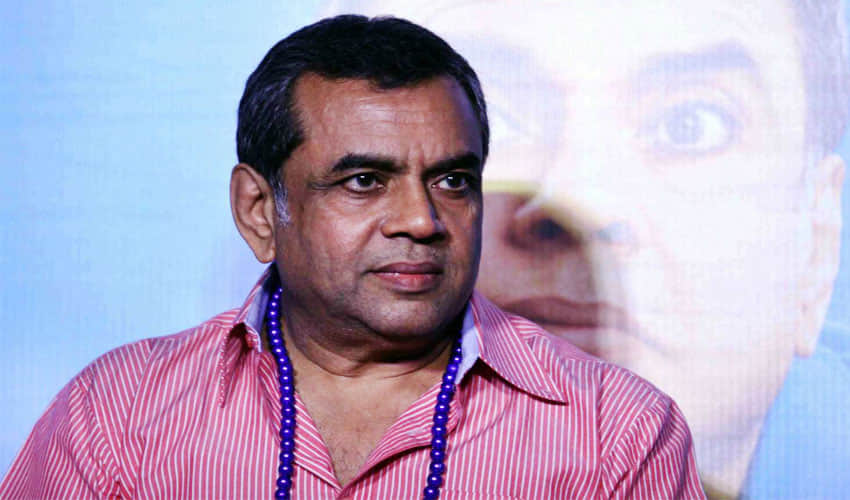 paresh rawal support to ms dhoni for gloves army insignia