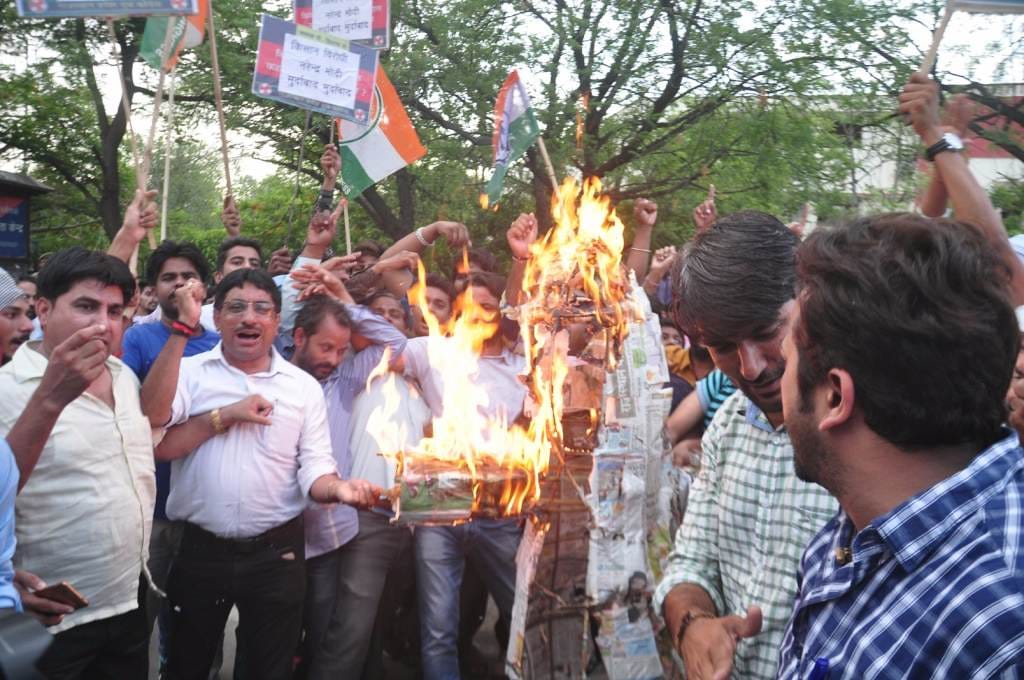 Protests against Rahul Gandhi's arrest matter in mp, city Congress protests in jaipur