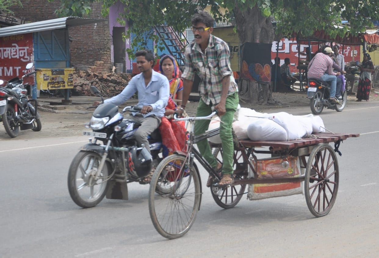 Dead bodies are again taken on thela