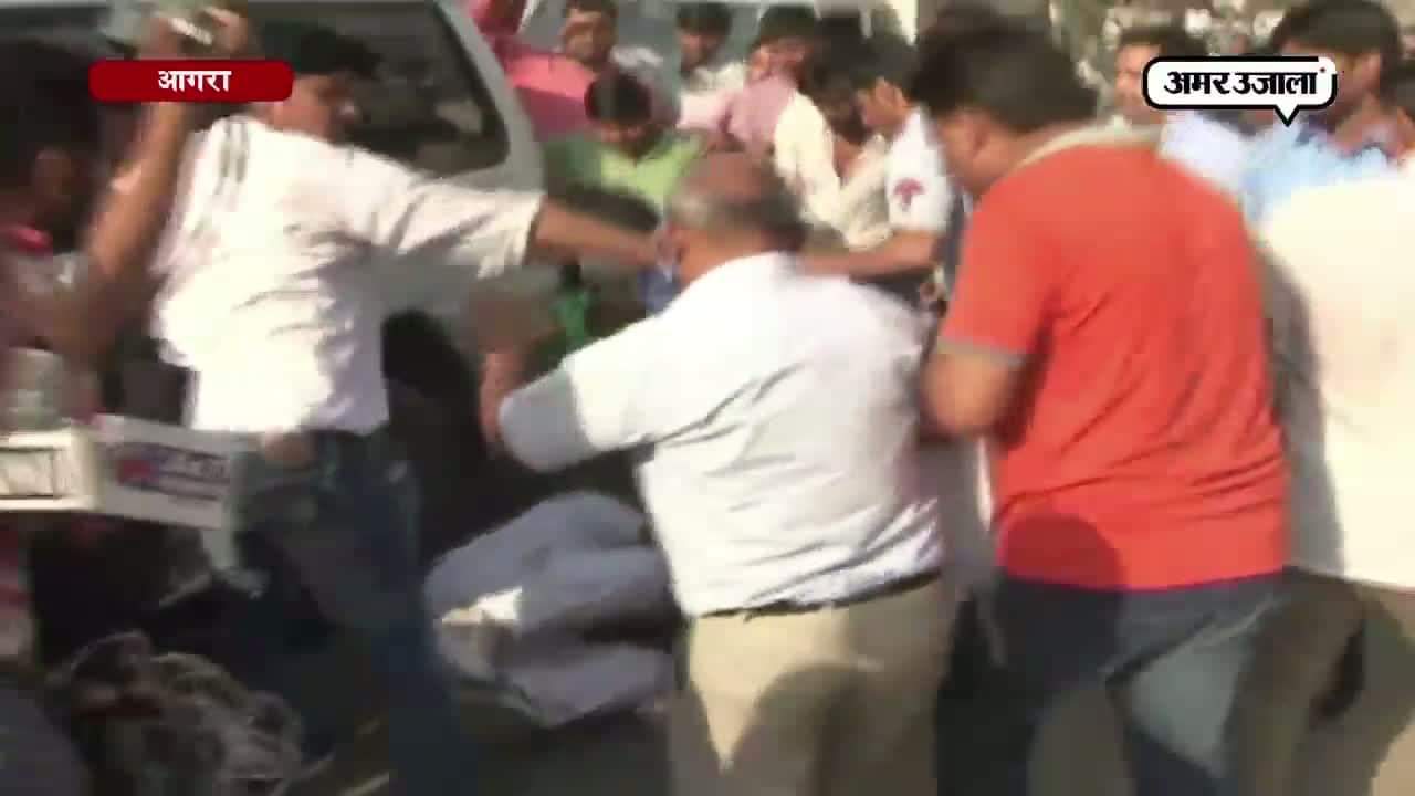 दलित नेता की पिटाई