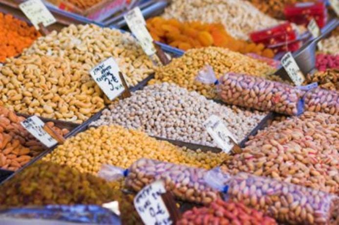 Qatar talks with Iran and Turkey to get food supplies