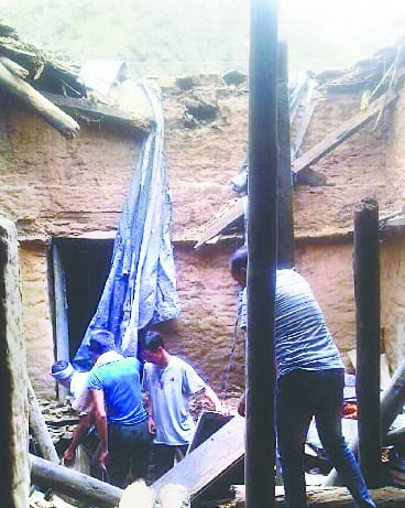  Old two-storey building damaged, buried in debris, dies of ox