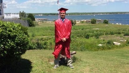Boyfriend wanted suicide To help Girlfriend hanging in trouble