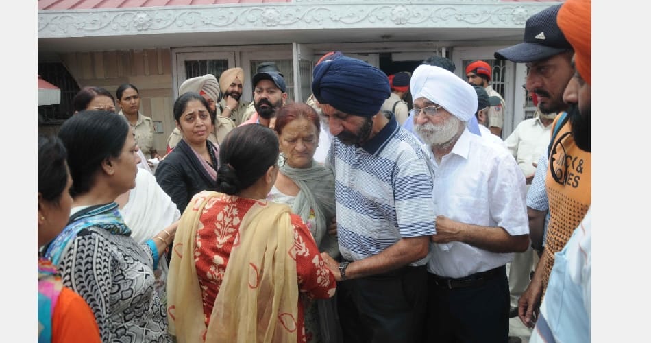 ludhiana trader killed wife and son, shot daughter, committed suicide