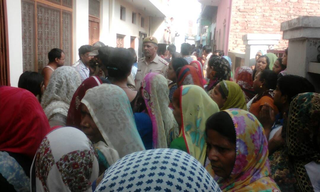 loot in etah after murder of shemale 