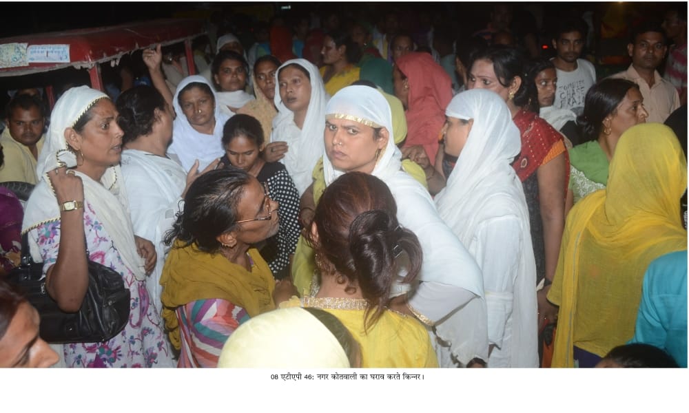 ट्रेन में मंगलामुखी करते हैं जबरन वसूली