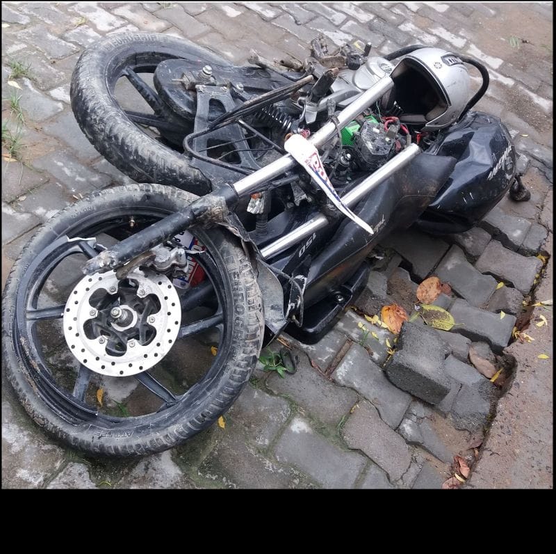 सड़क हादसे में बाइक सवार दो युवक की मौत