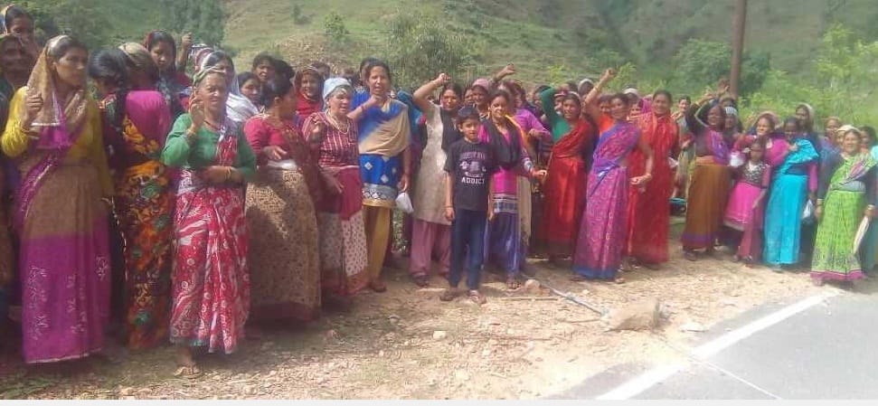 Demonstration of demand for removal of liquor shop