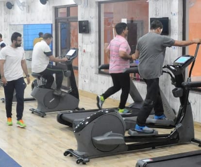  stf men working for fitness.