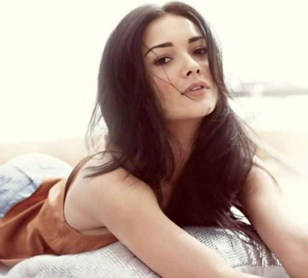Amy Jackson topless photoshoot gone a viral on internet