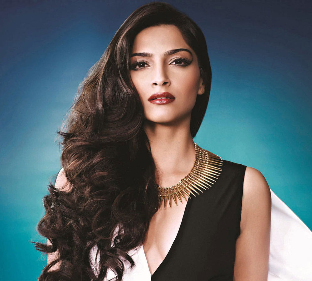Sonam Kapoor Birthday Special, Anil Kapoor Daughter Has Worked As A Waitress Also, Unknown Facts
