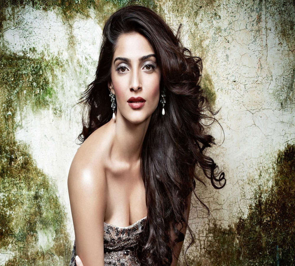 Sonam Kapoor Birthday Special, Anil Kapoor Daughter Has Worked As A Waitress Also, Unknown Facts