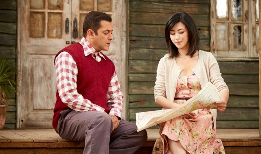 salman khan teching hindi to his chinese co star zhu zhu for tubelight 