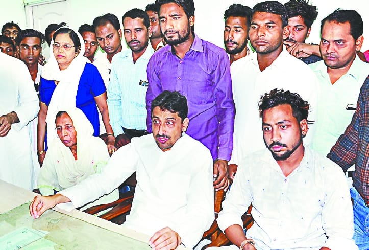 Chandra Shekhar's brother and mother arrive in Congress's shelter