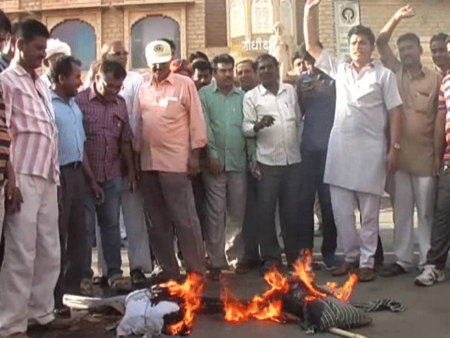 Congress workers protest in jaipur