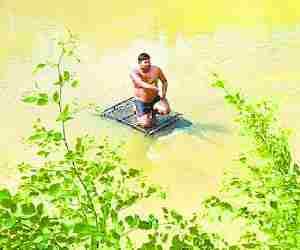 Jeep fell into Canal, Four feared drowned