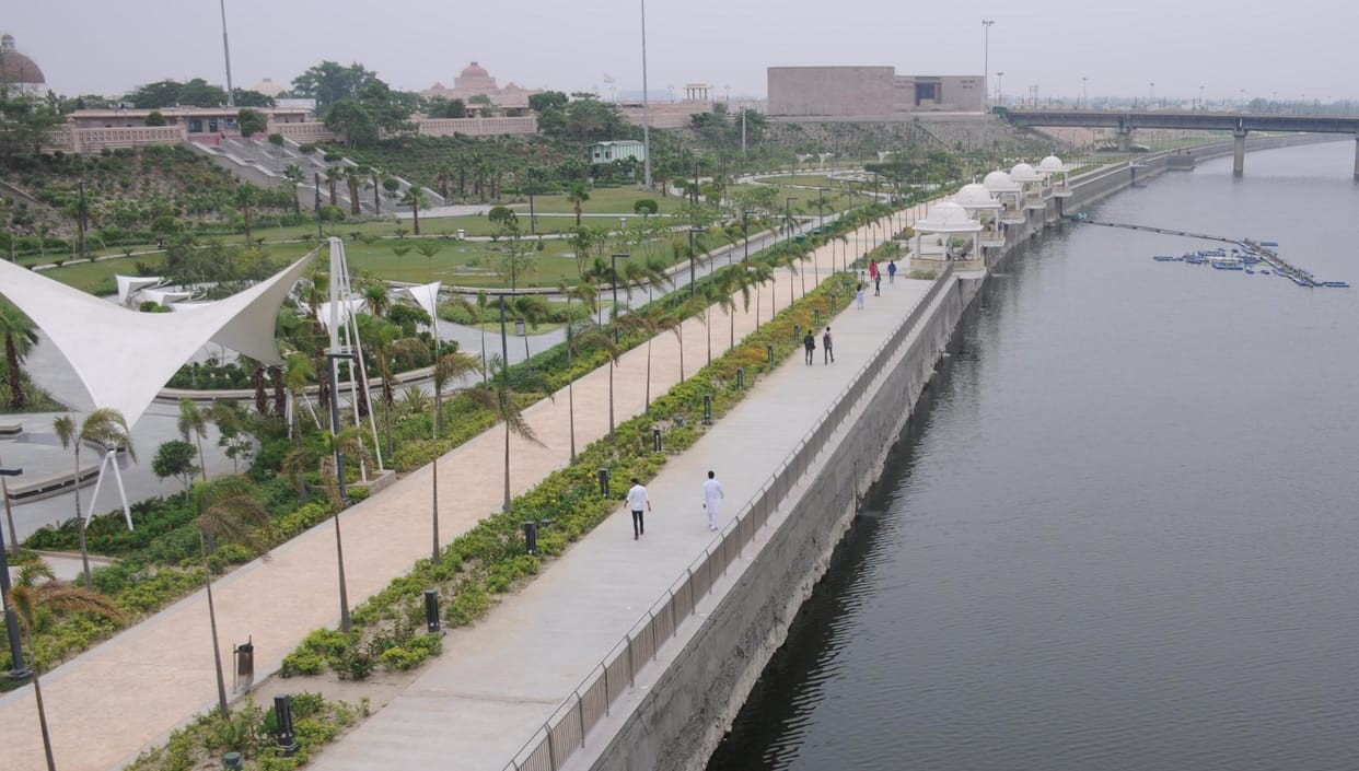 software engineer suicide at gomti river front in lucknow