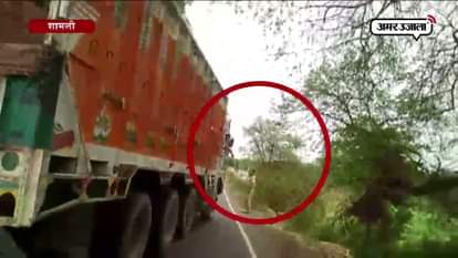 VIRAL VIDEO : TAKING ILLIGAL RECOVERY BY UP POLICE IN SHAMLI  