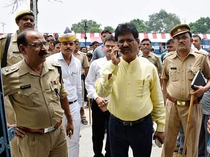 fear spread at kasganj railway station after fight