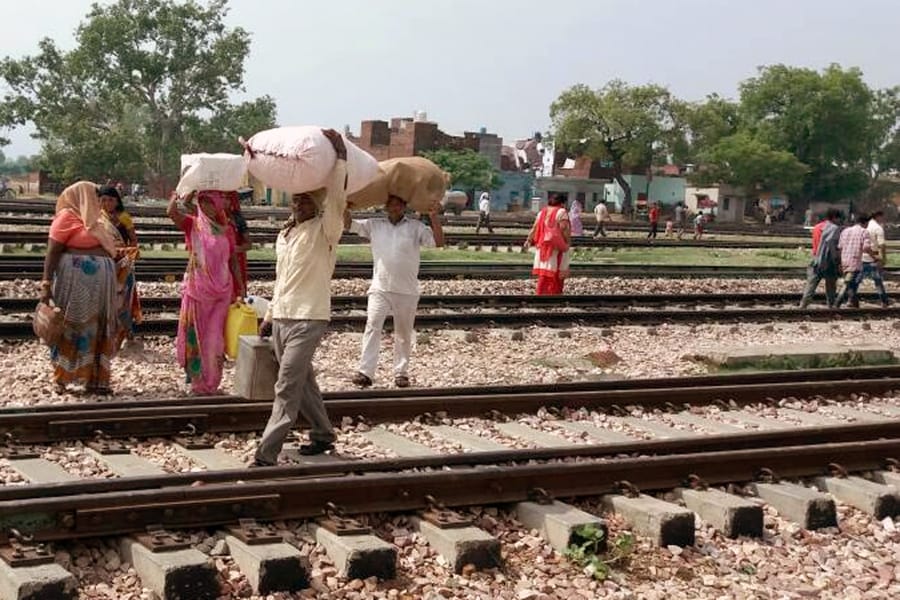 fear spread at kasganj railway station after fight