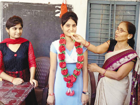 Son of a farmer of Hamirpur in Inter-Top Five