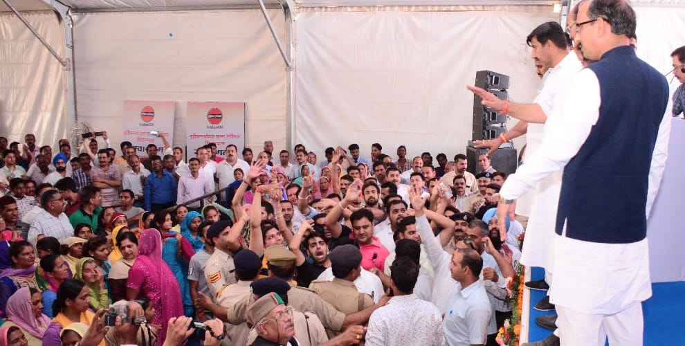una himachal pradesh bjp workers raise slogans modi modi in the presence of cm virbhadra singh
