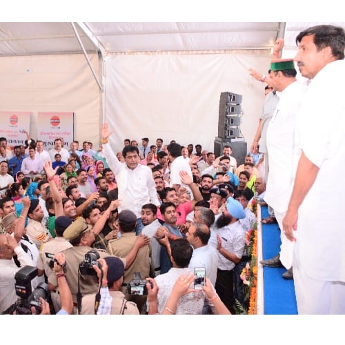 una himachal pradesh bjp workers raise slogans modi modi in the presence of cm virbhadra singh