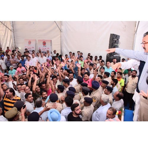 una himachal pradesh bjp workers raise slogans modi modi in the presence of cm virbhadra singh