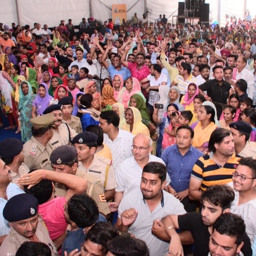 una himachal pradesh bjp workers raise slogans modi modi in the presence of cm virbhadra singh