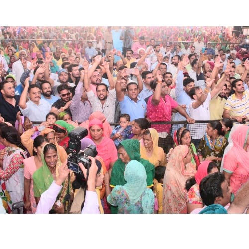 una himachal pradesh bjp workers raise slogans modi modi in the presence of cm virbhadra singh