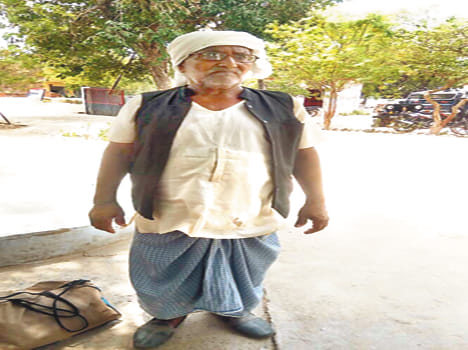Crooks looted two thousand from old age