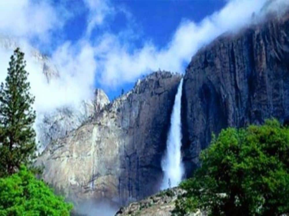 Mysterious waterfall in uttarakhand