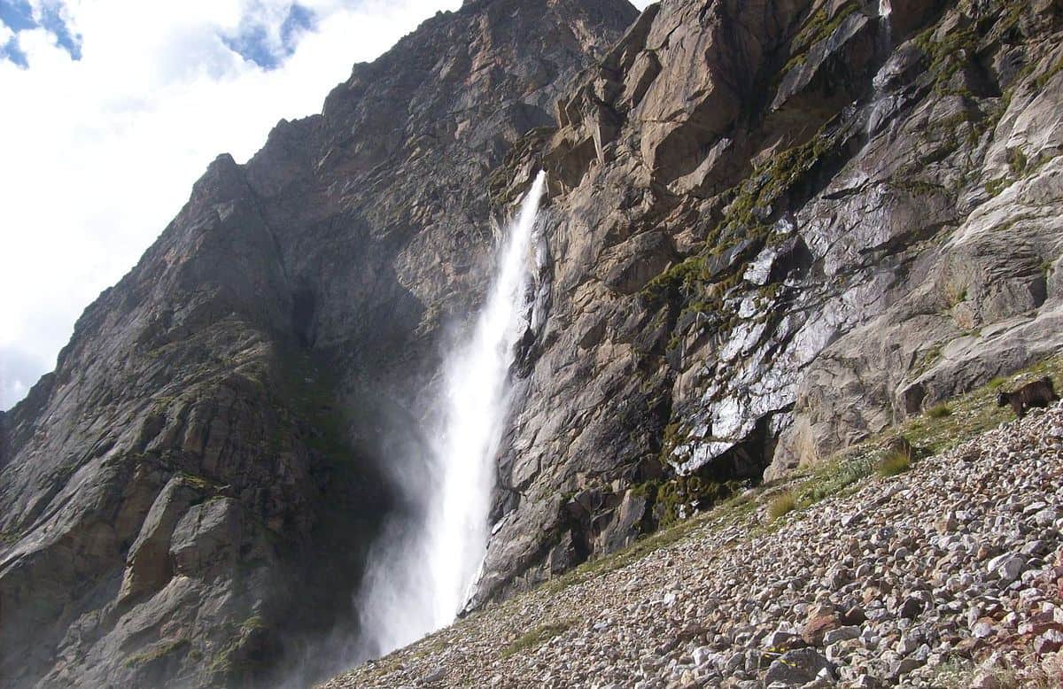 Mysterious waterfall in uttarakhand