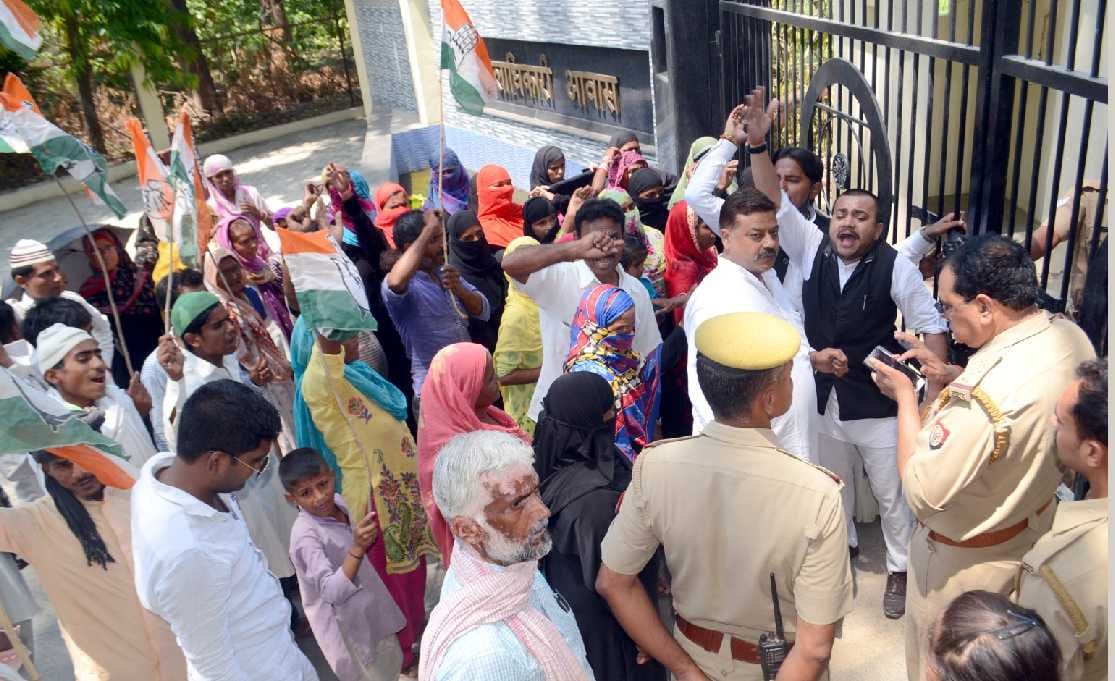 Youth Congress workers have built DM residence